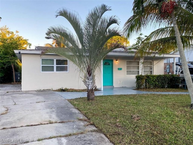 view of front of property with a front lawn