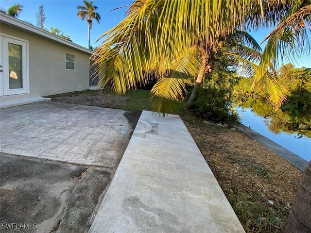 view of yard with a patio