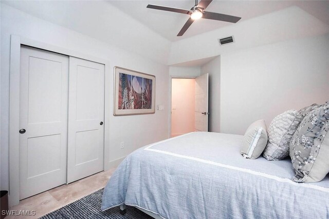 bedroom featuring ceiling fan and a closet