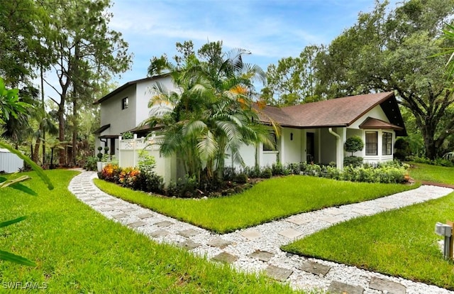 view of front facade with a front lawn