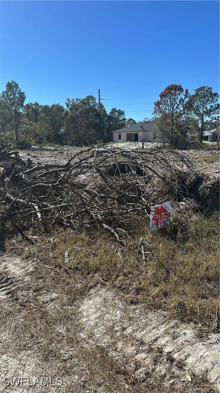 Listing photo 3 for 1068 Portland Ave S, Lehigh Acres FL 33974