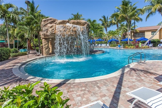 view of swimming pool featuring pool water feature