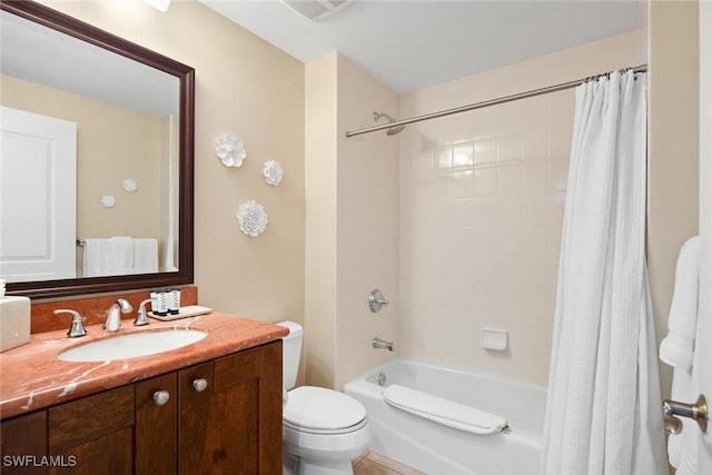 full bathroom featuring shower / tub combo with curtain, vanity, and toilet