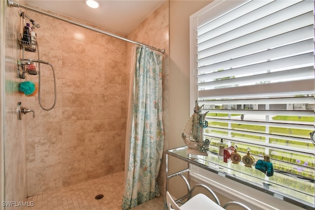 bathroom featuring a shower with shower curtain