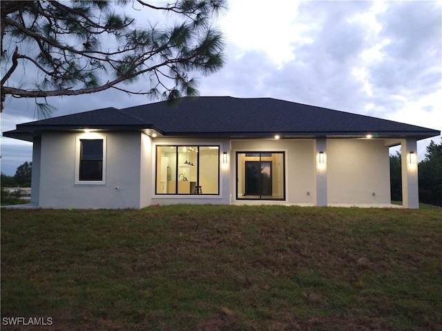 back of house featuring a lawn