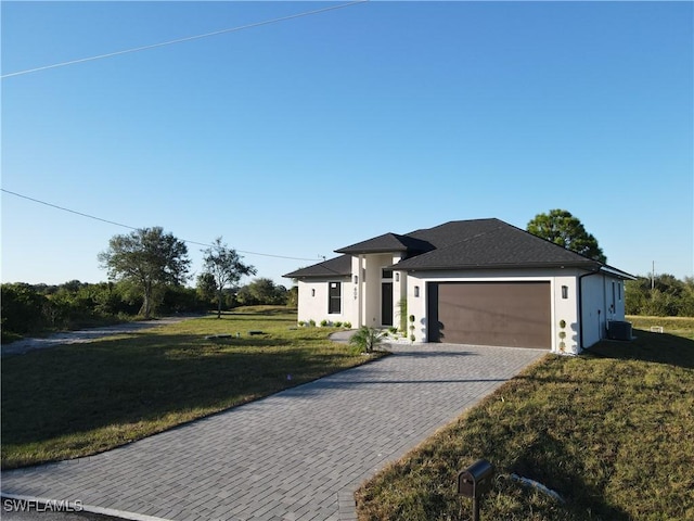 view of front facade featuring a garage and a front lawn