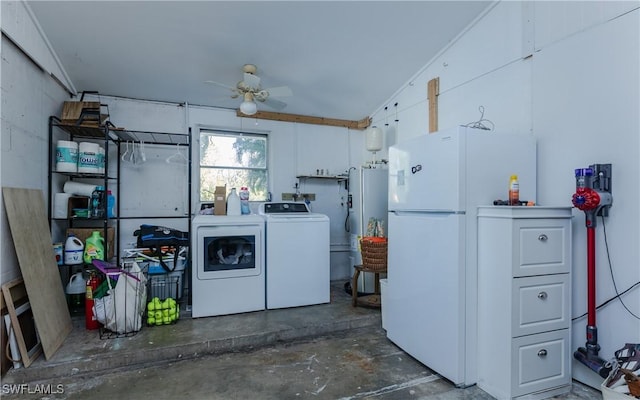 laundry area with ceiling fan and washing machine and clothes dryer