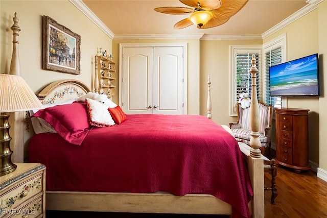 bedroom with dark hardwood / wood-style flooring, ornamental molding, a closet, and ceiling fan