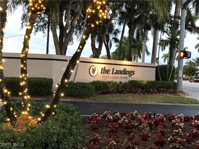 view of community / neighborhood sign