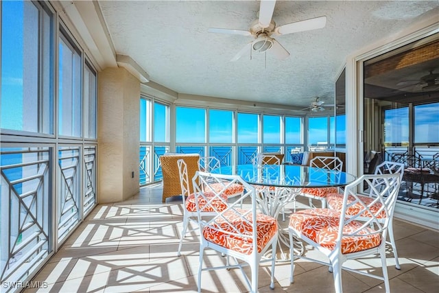 sunroom / solarium with ceiling fan