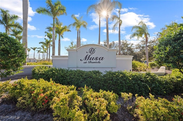 view of community / neighborhood sign