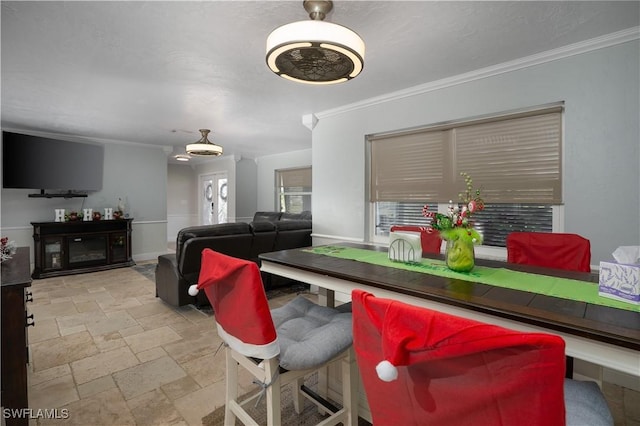 dining area with ornamental molding