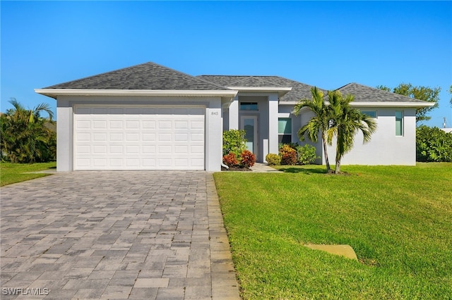 view of front of home featuring a front yard and a garage