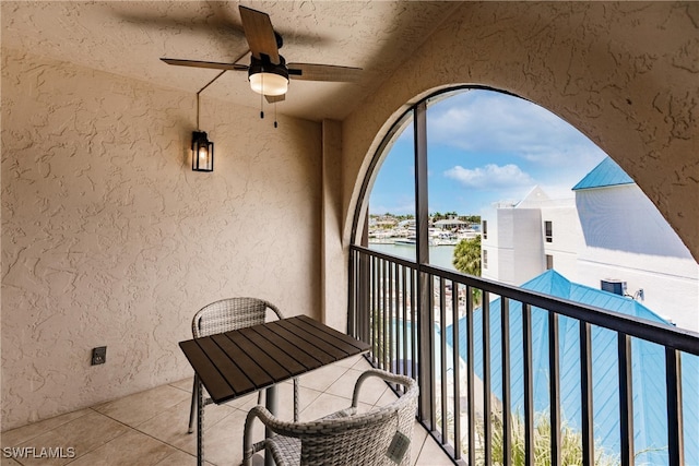 balcony featuring ceiling fan