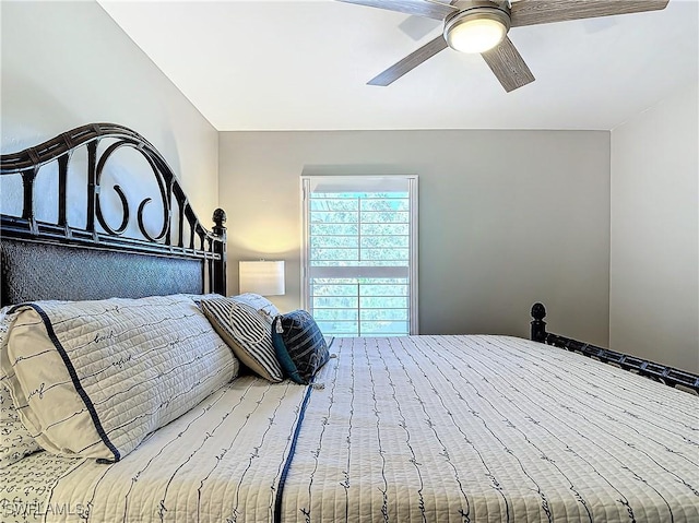 bedroom with ceiling fan