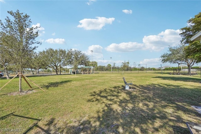 view of yard featuring a rural view