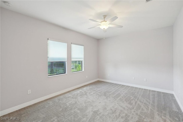 carpeted empty room featuring ceiling fan