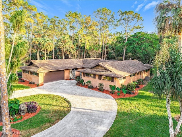 view of front of property featuring a garage and a front yard