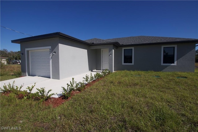 view of front of home featuring a garage and a front lawn