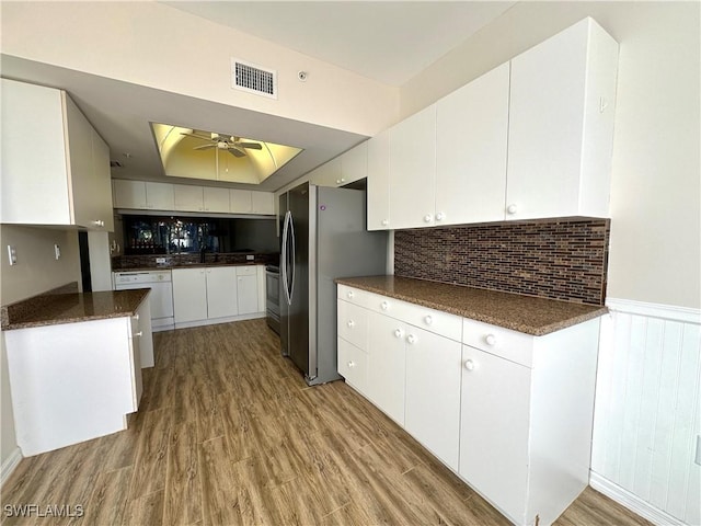 kitchen with stainless steel appliances, white cabinetry, and ceiling fan