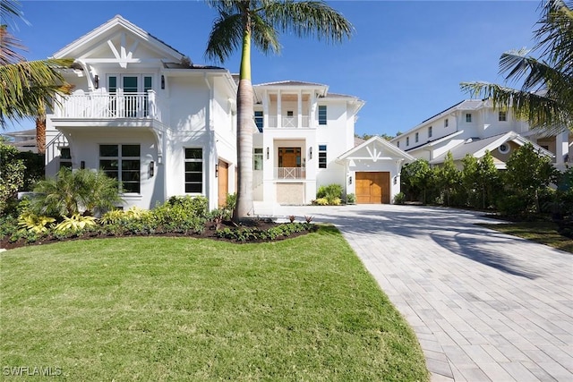 view of front facade featuring a balcony and a front lawn