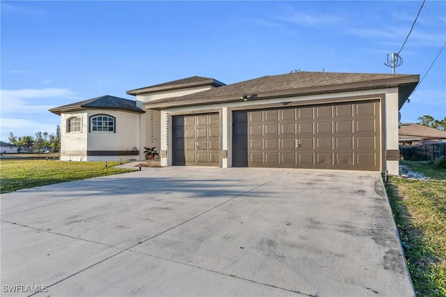 view of front facade featuring a front yard and a garage