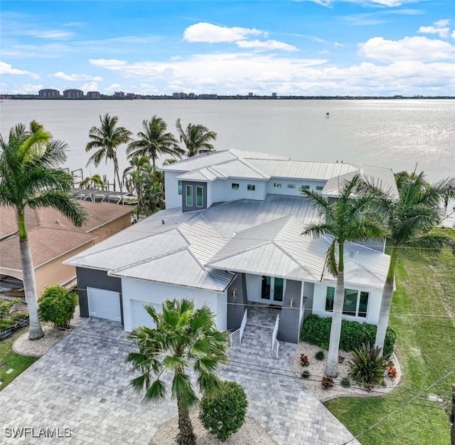 view of front of property featuring a water view