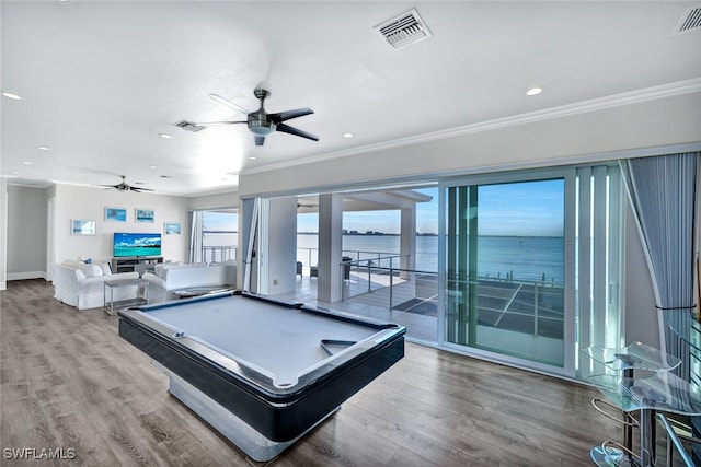 playroom featuring crown molding, pool table, ceiling fan, and hardwood / wood-style flooring