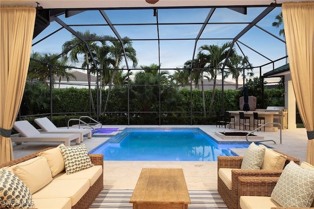 view of pool featuring an in ground hot tub, an outdoor hangout area, a lanai, exterior bar, and a patio area