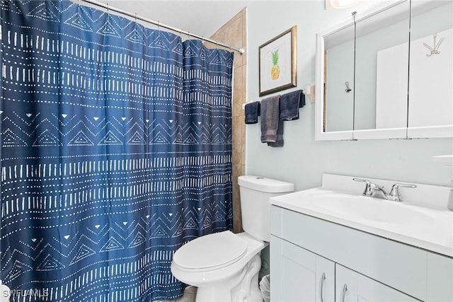 bathroom with a shower with shower curtain, vanity, and toilet