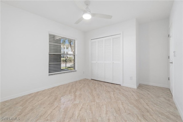 unfurnished bedroom featuring ceiling fan and a closet