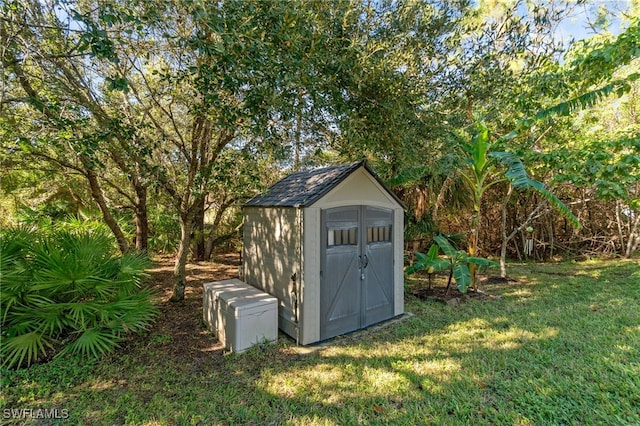 view of outdoor structure featuring a yard