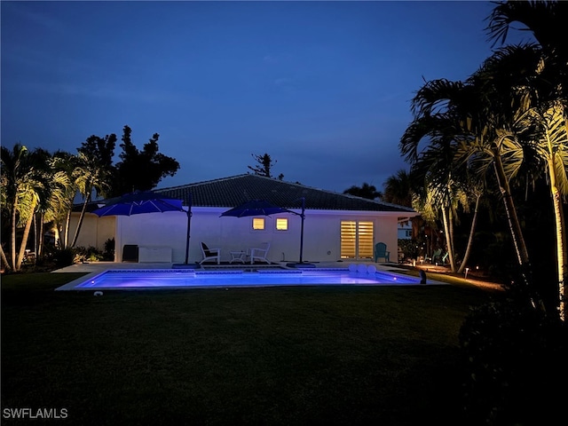 view of swimming pool with a yard