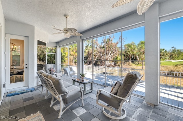 sunroom with ceiling fan