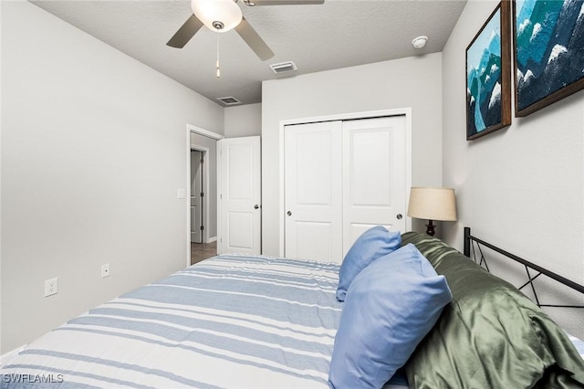 bedroom featuring ceiling fan and a closet