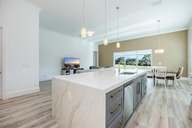 kitchen featuring sink, stainless steel dishwasher, pendant lighting, a kitchen island with sink, and light wood-type flooring