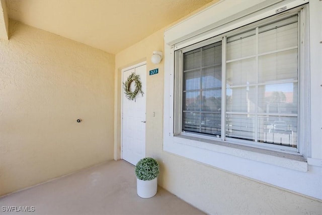 property entrance featuring stucco siding