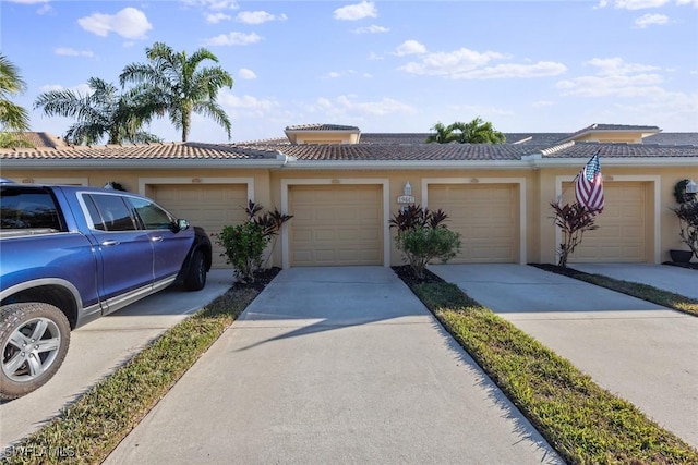 view of front facade featuring a garage