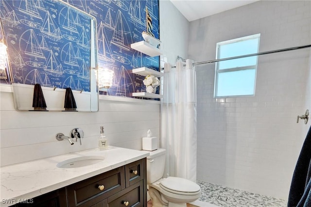 bathroom featuring a shower with curtain, vanity, and toilet