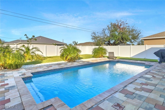 view of swimming pool