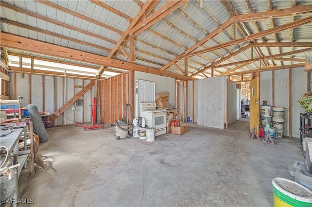 garage with washer / clothes dryer