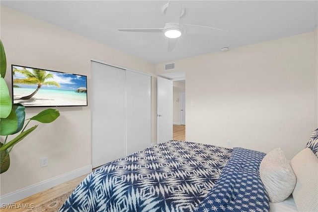 bedroom featuring a closet, hardwood / wood-style flooring, and ceiling fan