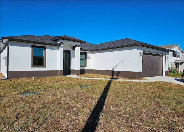 view of front of home featuring a garage and a front yard