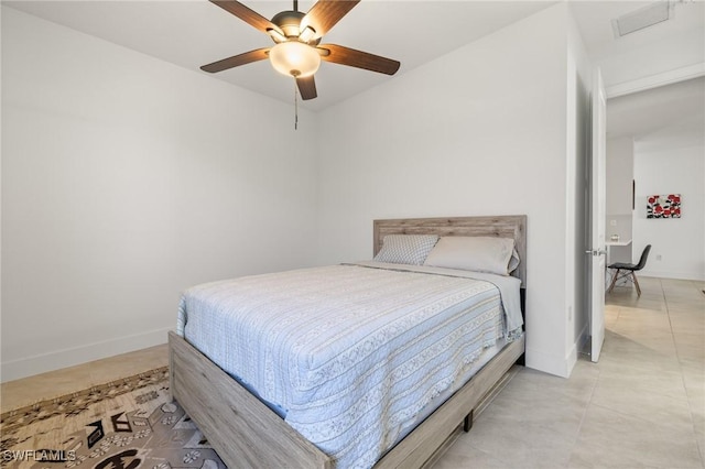 bedroom with ceiling fan