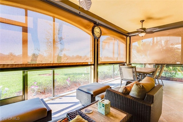 sunroom with ceiling fan