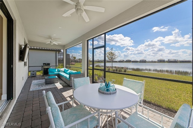 sunroom / solarium featuring ceiling fan