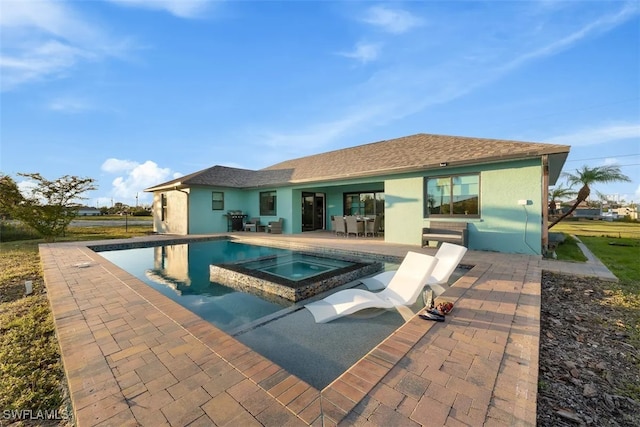 view of pool with an in ground hot tub and a patio area