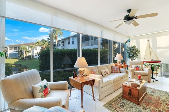 sunroom with ceiling fan