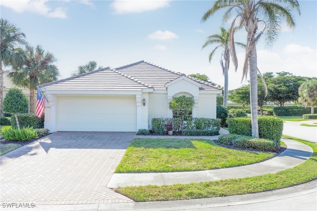 view of front facade featuring a front yard and a garage