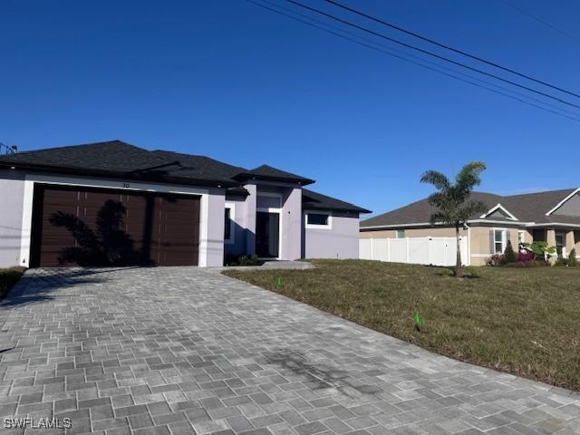 view of front facade featuring a front yard and a garage